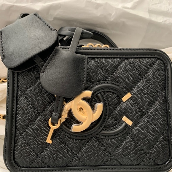 Chanel CC Filigree Vanity Small Black - Picture 3 of 17